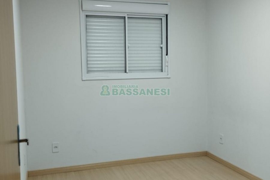 Apartamento com 47m², 2 dormitórios, 1 vaga, no bairro Nossa Senhora das Graças em Caxias do Sul para Alugar