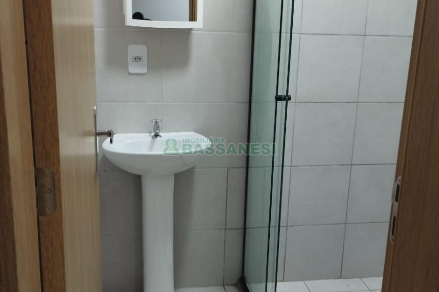 Apartamento com 47m², 2 dormitórios, 1 vaga, no bairro Nossa Senhora das Graças em Caxias do Sul para Alugar