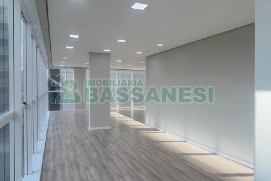 Sala com 74m², no bairro Centro em Caxias do Sul para Alugar