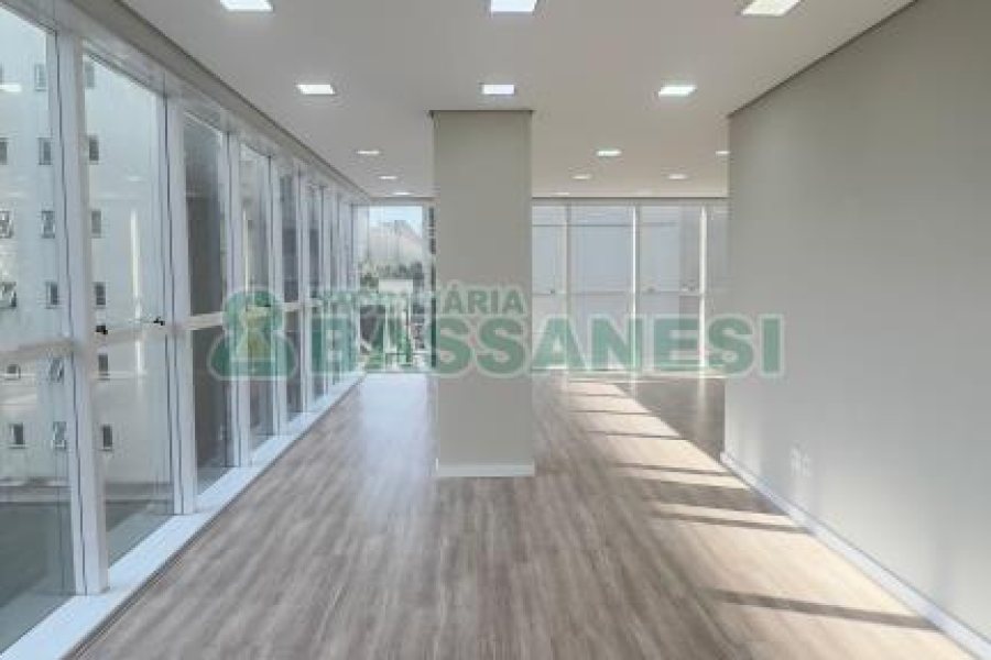 Sala com 74m², no bairro Centro em Caxias do Sul para Alugar