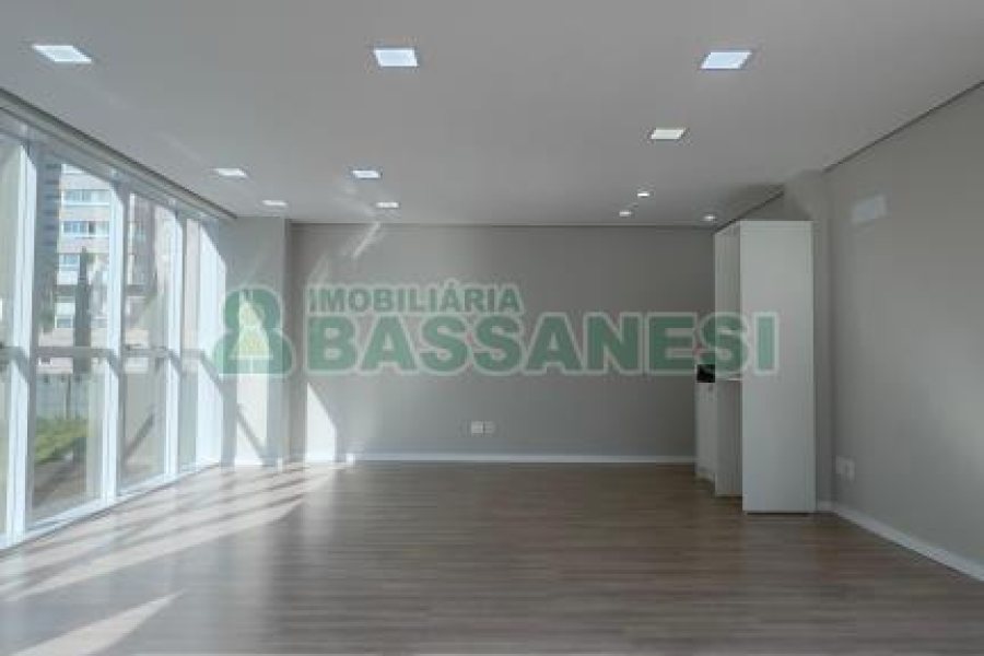 Sala com 74m², no bairro Centro em Caxias do Sul para Alugar