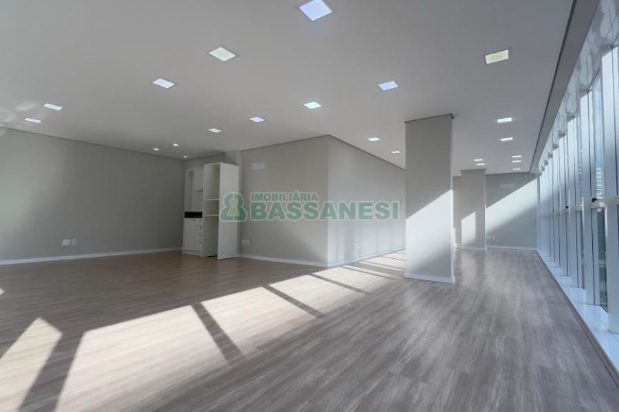 Sala com 74m², no bairro Centro em Caxias do Sul para Alugar