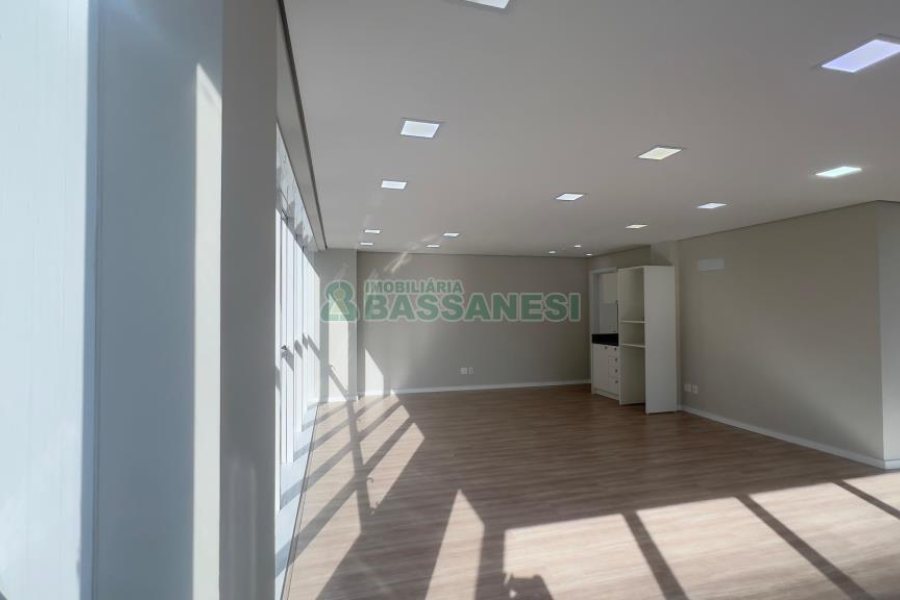 Sala com 74m², no bairro Centro em Caxias do Sul para Alugar