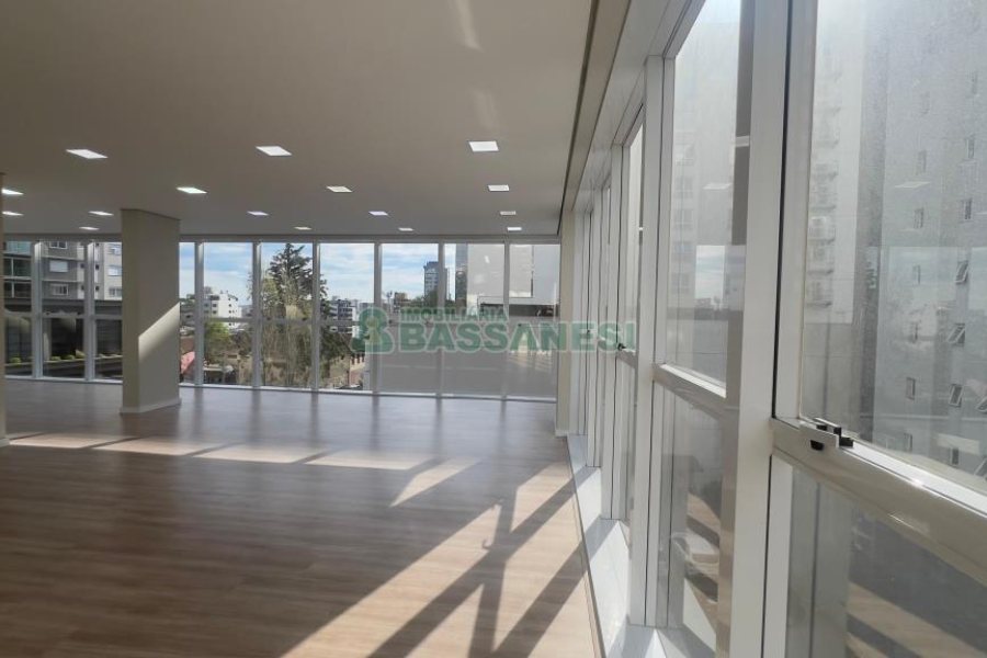 Sala com 74m², no bairro Centro em Caxias do Sul para Alugar