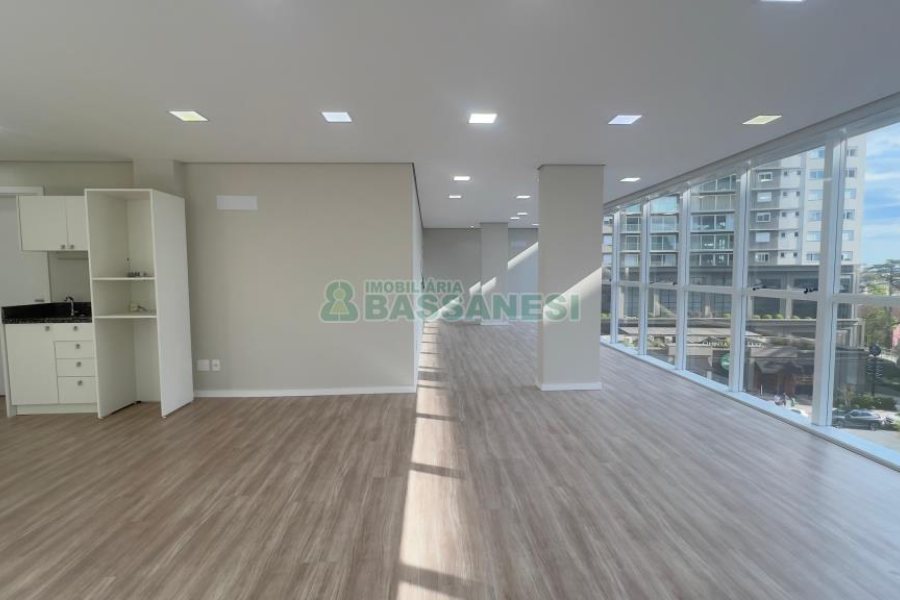 Sala com 74m², no bairro Centro em Caxias do Sul para Alugar