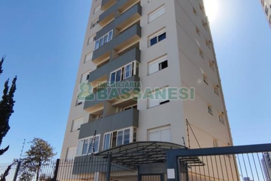 Apto Mobiliado com 52m², 1 dormitório, 1 vaga, no bairro Lourdes em Caxias do Sul para Comprar