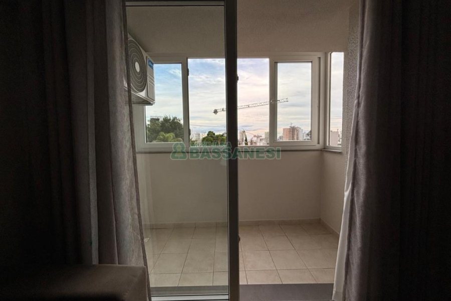 Apto Mobiliado com 52m², 1 dormitório, 1 vaga, no bairro Lourdes em Caxias do Sul para Comprar