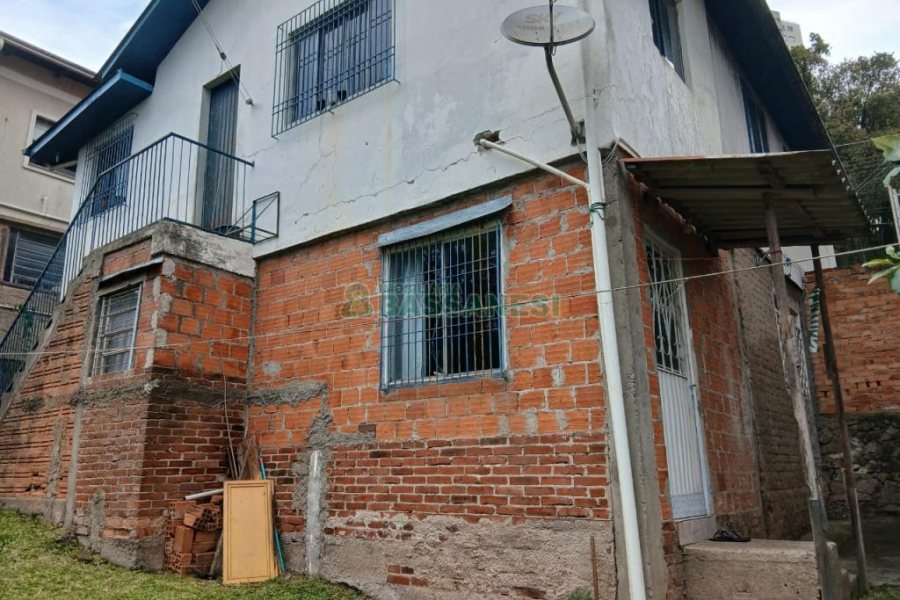 Casa com 164m², 2 dormitórios, -4 vaga, no bairro Madureira em Caxias do Sul para Comprar
