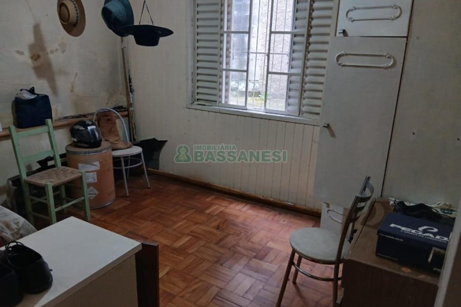 Casa com 164m², 2 dormitórios, -4 vaga, no bairro Madureira em Caxias do Sul para Comprar