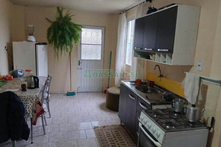 Casa com 164m², 2 dormitórios, -4 vaga, no bairro Madureira em Caxias do Sul para Comprar