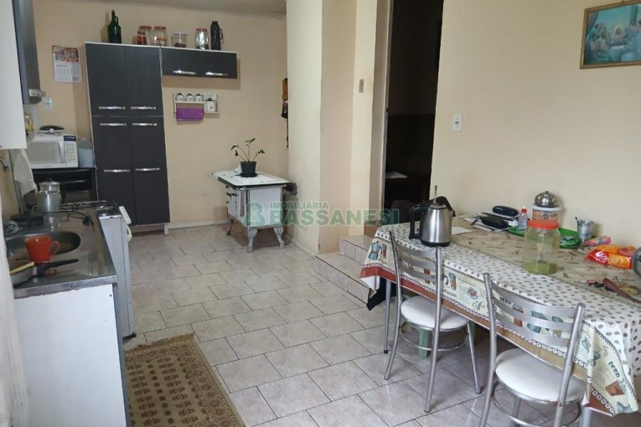 Casa com 164m², 2 dormitórios, -4 vaga, no bairro Madureira em Caxias do Sul para Comprar