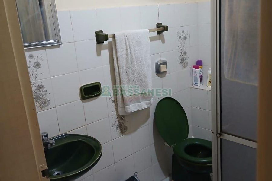 Casa com 164m², 2 dormitórios, -4 vaga, no bairro Madureira em Caxias do Sul para Comprar