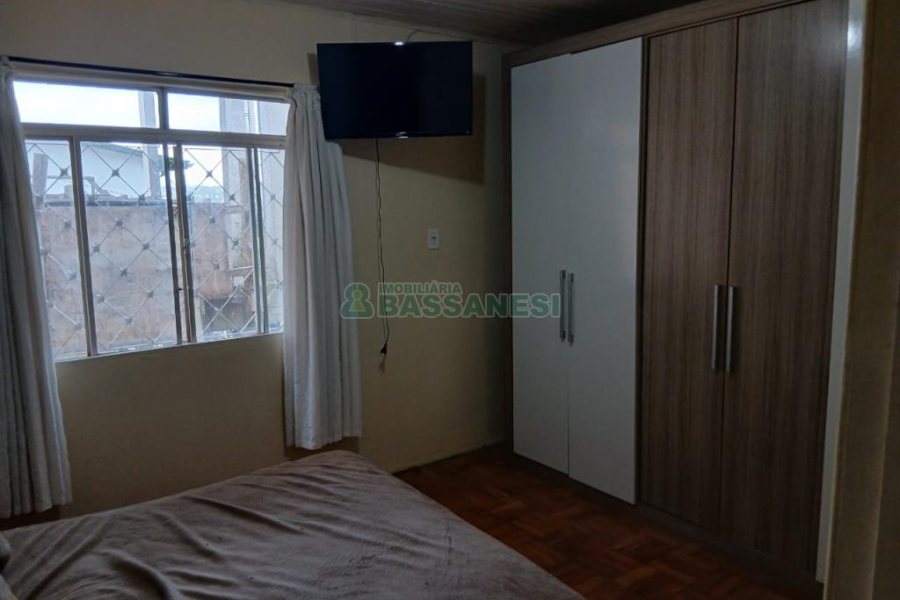 Casa com 164m², 2 dormitórios, -4 vaga, no bairro Madureira em Caxias do Sul para Comprar