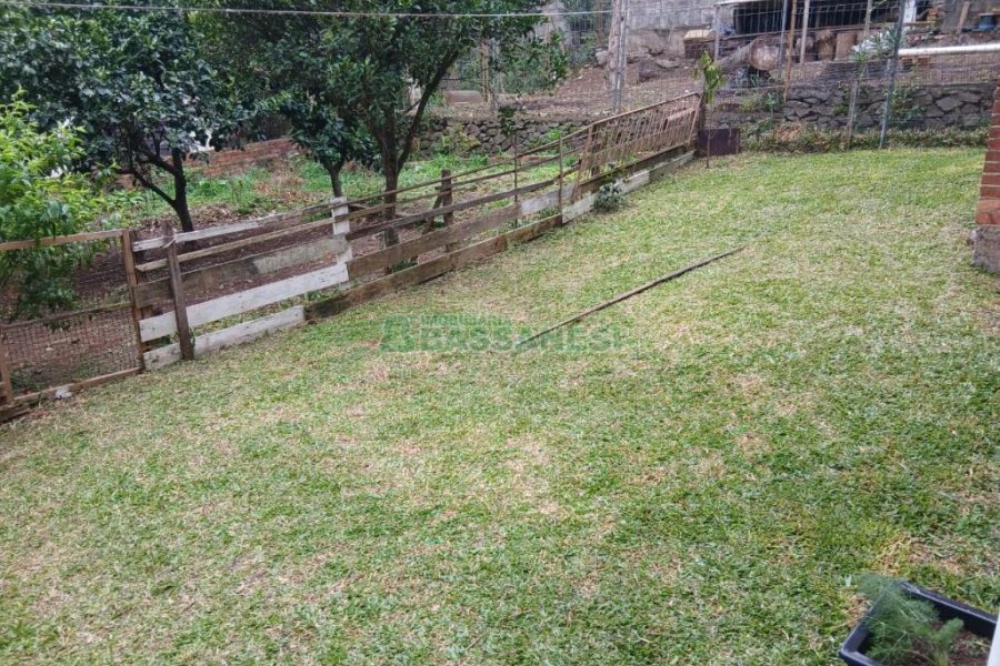 Casa com 164m², 2 dormitórios, -4 vaga, no bairro Madureira em Caxias do Sul para Comprar