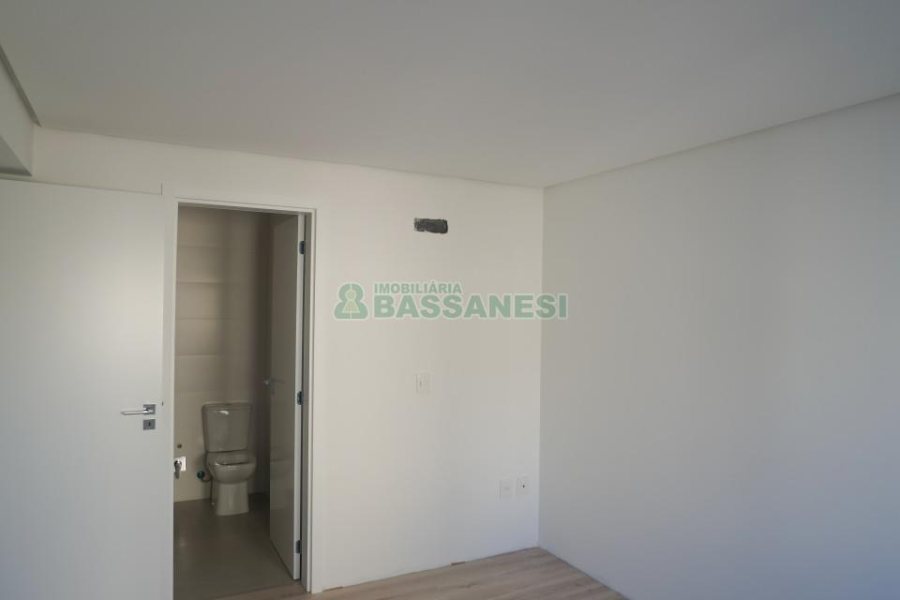 Apartamento com 137m², 3 dormitórios, 3 vagas, no bairro Nossa Senhora de Lourdes em Caxias do Sul para Comprar