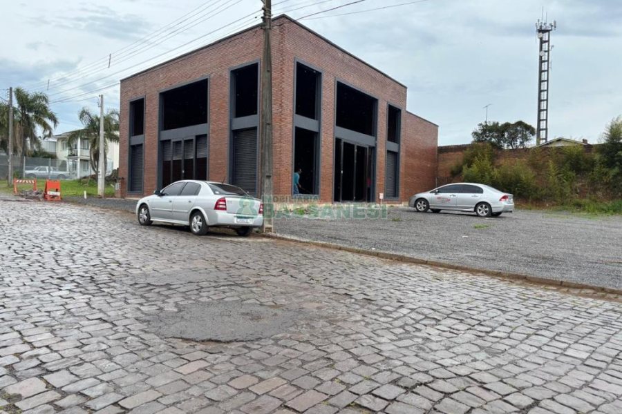 Loja com 372m², no bairro Forqueta em Caxias do Sul para Alugar