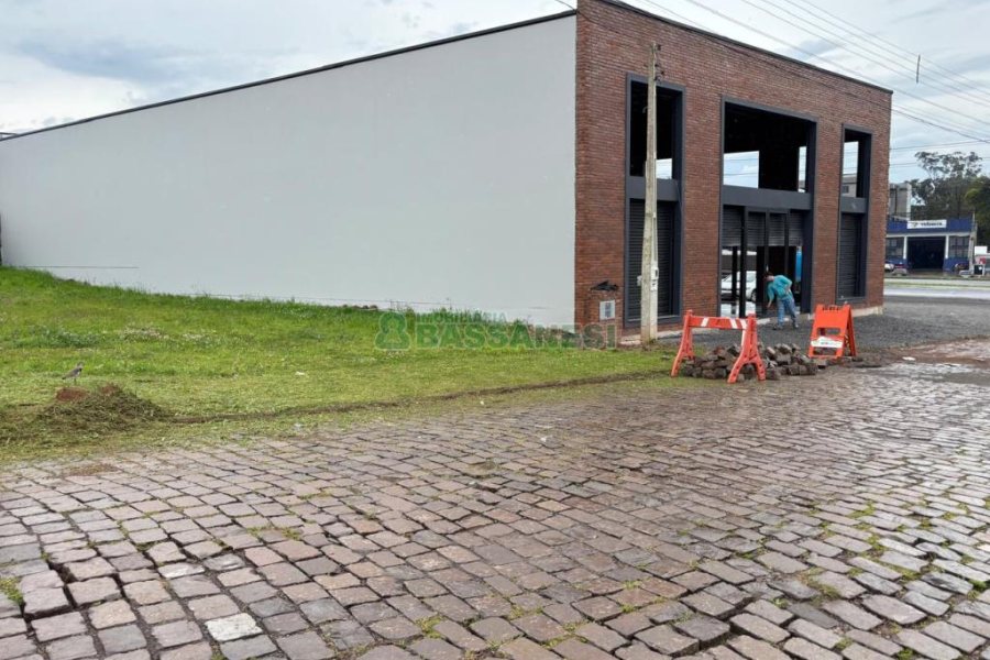 Loja com 372m², no bairro Forqueta em Caxias do Sul para Alugar