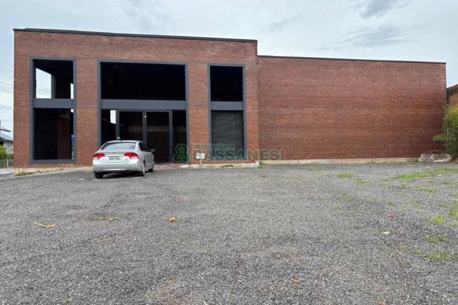 Loja com 372m², no bairro Forqueta em Caxias do Sul para Alugar