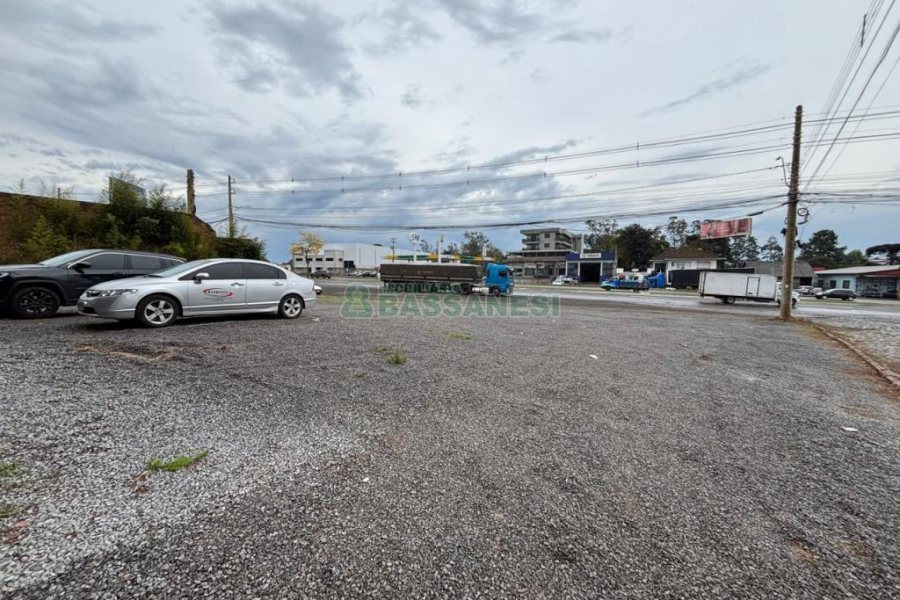 Loja com 372m², no bairro Forqueta em Caxias do Sul para Alugar