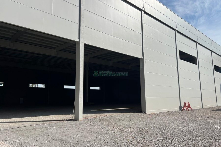 Pavilhão com 4350m², no bairro Samuara em Caxias do Sul para Alugar