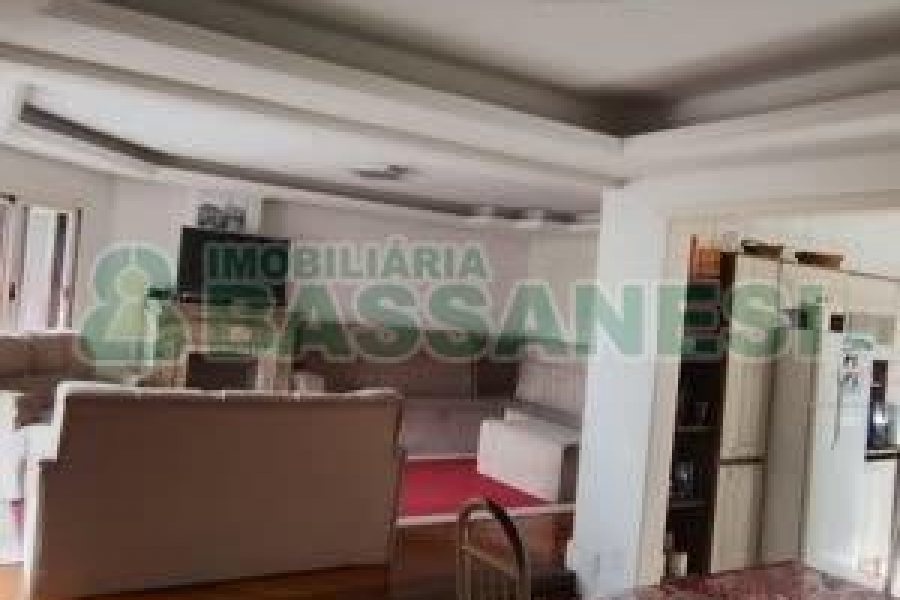Apartamento com 138m², 3 dormitórios, 2 vagas, no bairro Sagrada Família em Caxias do Sul para Comprar
