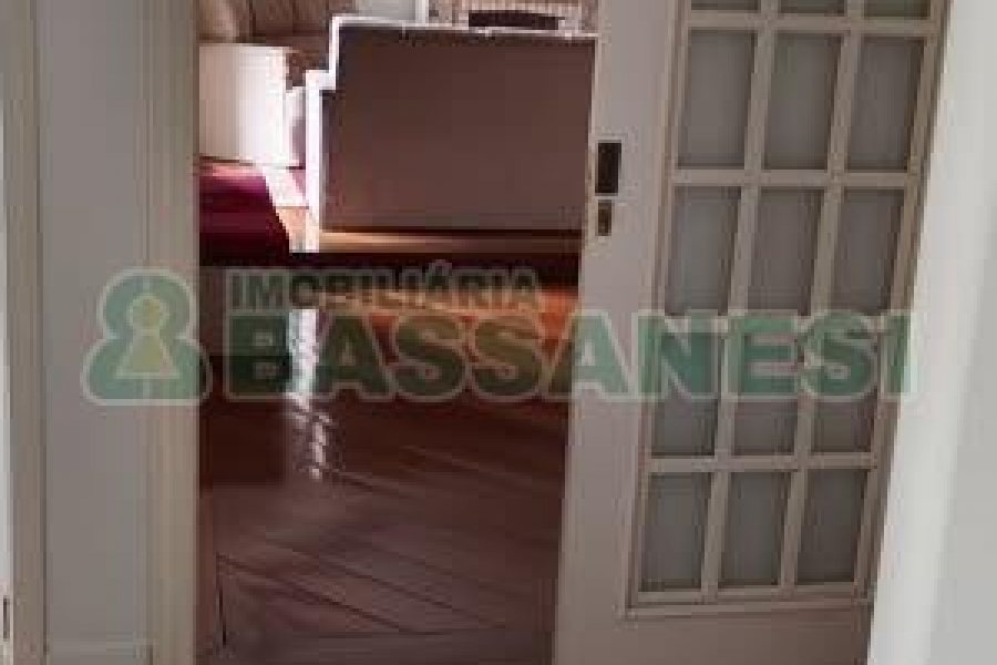 Apartamento com 138m², 3 dormitórios, 2 vagas, no bairro Sagrada Família em Caxias do Sul para Comprar