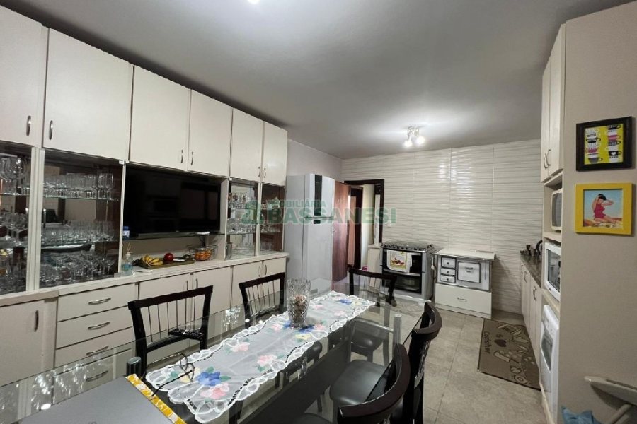 Apartamento com 144m², 3 dormitórios, 2 vagas, no bairro Panazzolo em Caxias do Sul para Alugar