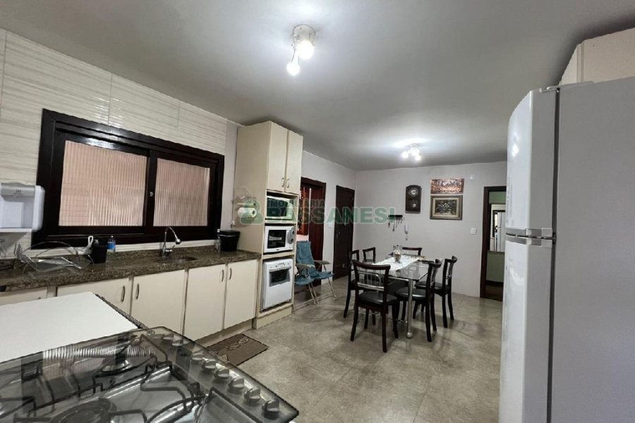 Apartamento com 144m², 3 dormitórios, 2 vagas, no bairro Panazzolo em Caxias do Sul para Alugar