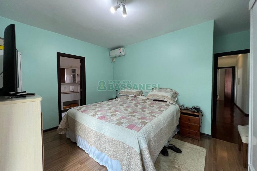 Apartamento com 144m², 3 dormitórios, 2 vagas, no bairro Panazzolo em Caxias do Sul para Alugar
