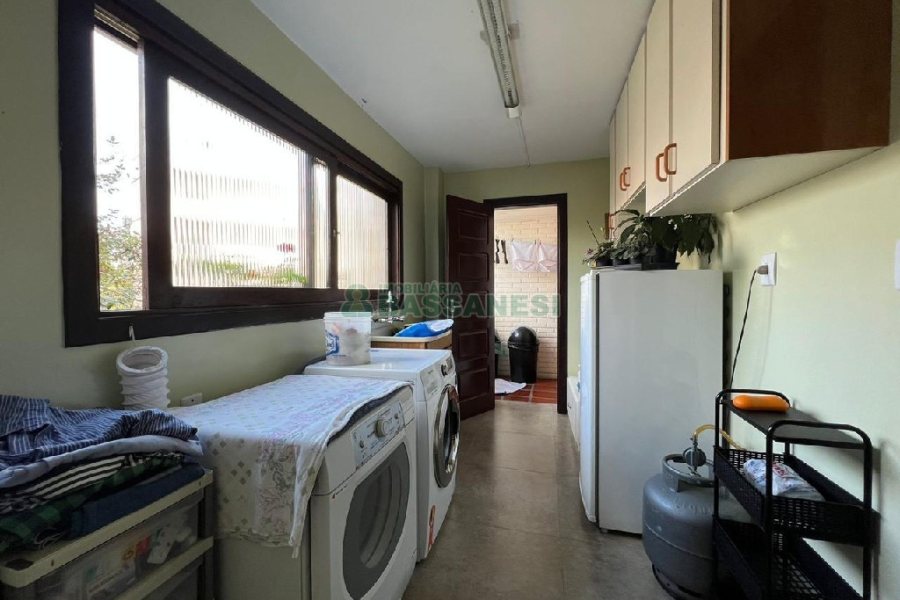 Apartamento com 144m², 3 dormitórios, 2 vagas, no bairro Panazzolo em Caxias do Sul para Alugar