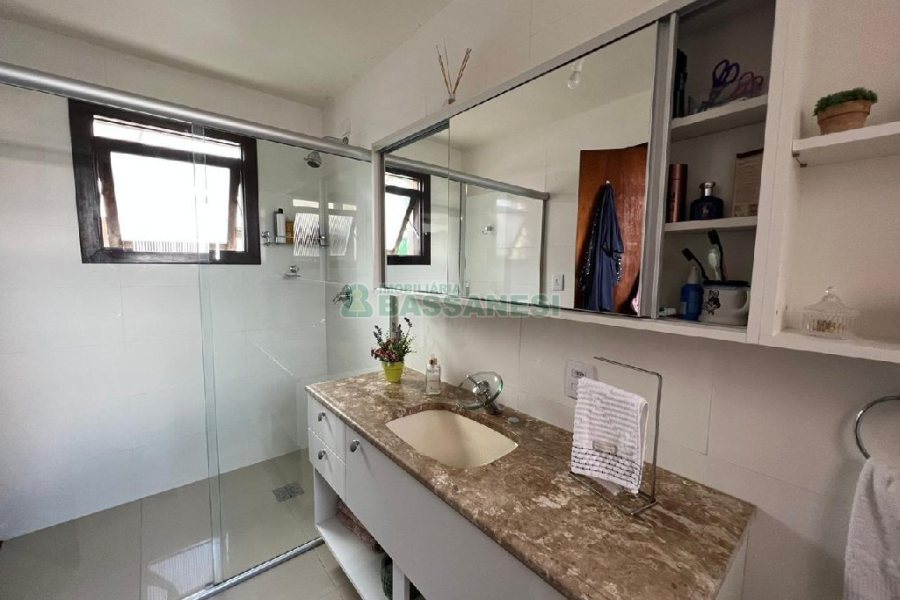 Apartamento com 144m², 3 dormitórios, 2 vagas, no bairro Panazzolo em Caxias do Sul para Alugar