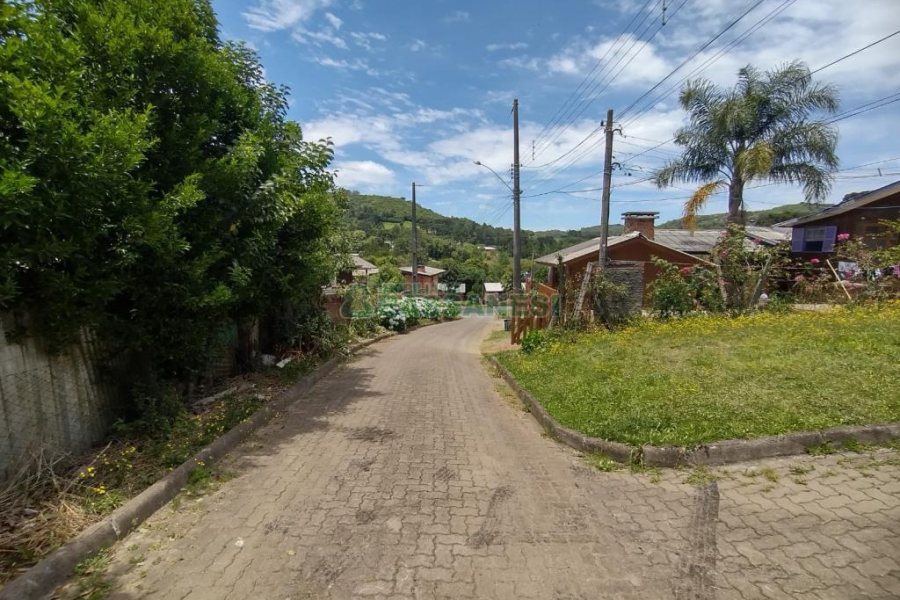 Chácara com 90m², 3 dormitórios, no bairro Parada Cristal em Caxias do Sul para Comprar