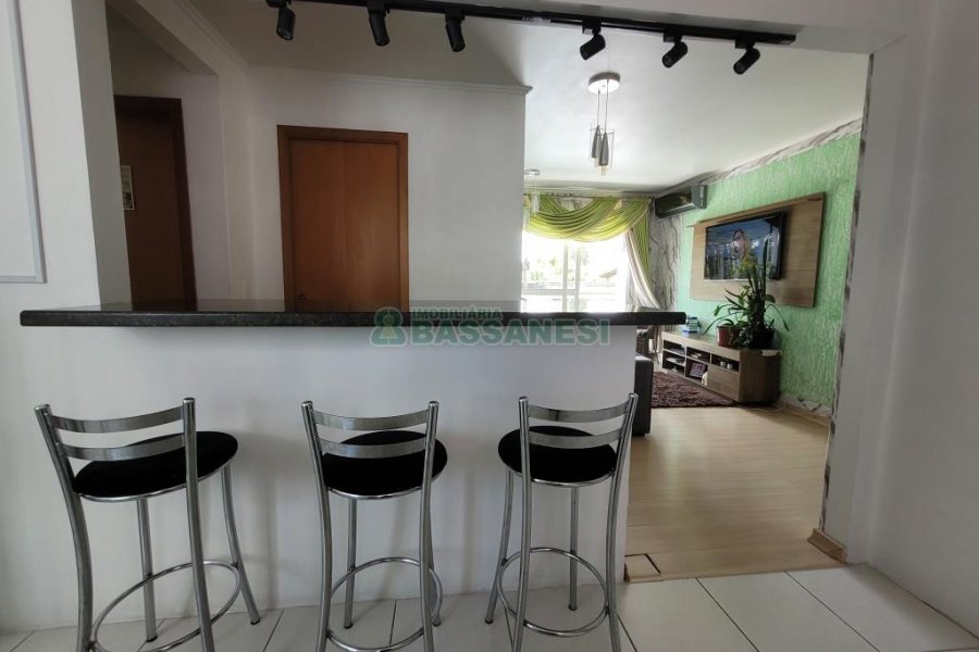 Apto Mobiliado com 75m², 3 dormitórios, 1 vaga, no bairro Santa Catarina em Caxias do Sul para Alugar