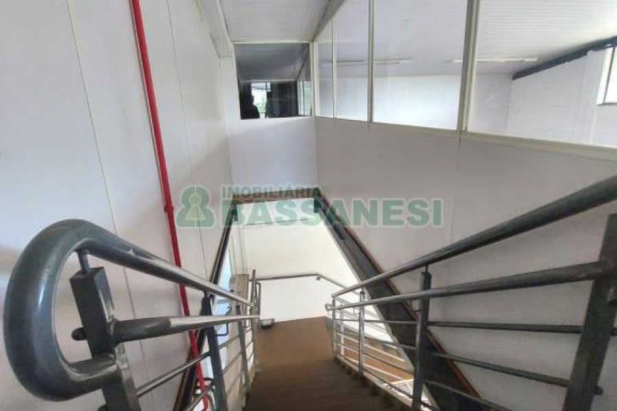 Pavilhão com 1600m², no bairro Bela Vista em Caxias do Sul para Alugar