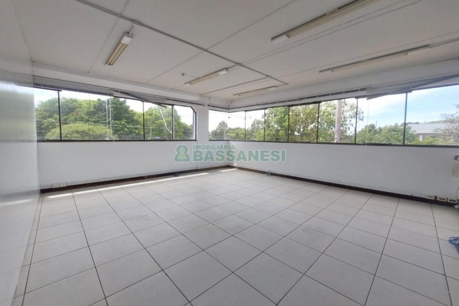 Pavilhão com 1600m², no bairro Bela Vista em Caxias do Sul para Alugar