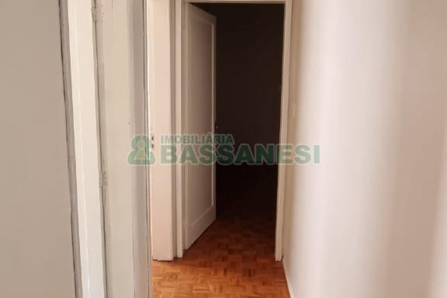 Casa com 100m², 3 dormitórios, 1 vaga, no bairro São Leopoldo em Caxias do Sul para Alugar