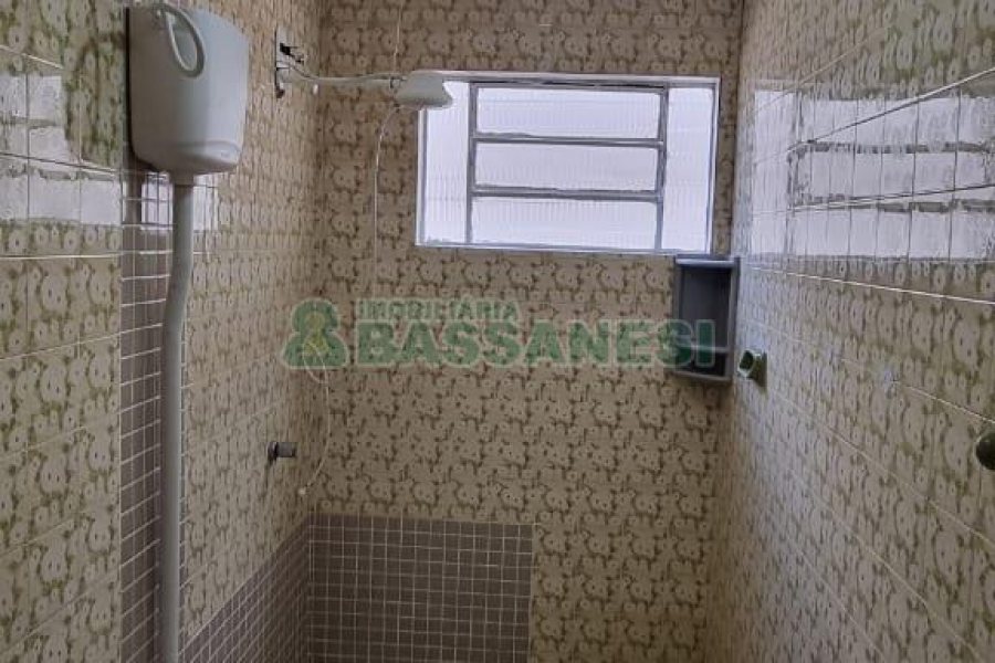 Casa com 100m², 3 dormitórios, 1 vaga, no bairro São Leopoldo em Caxias do Sul para Alugar