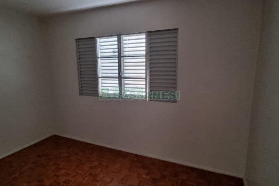 Casa com 100m², 3 dormitórios, 1 vaga, no bairro São Leopoldo em Caxias do Sul para Alugar