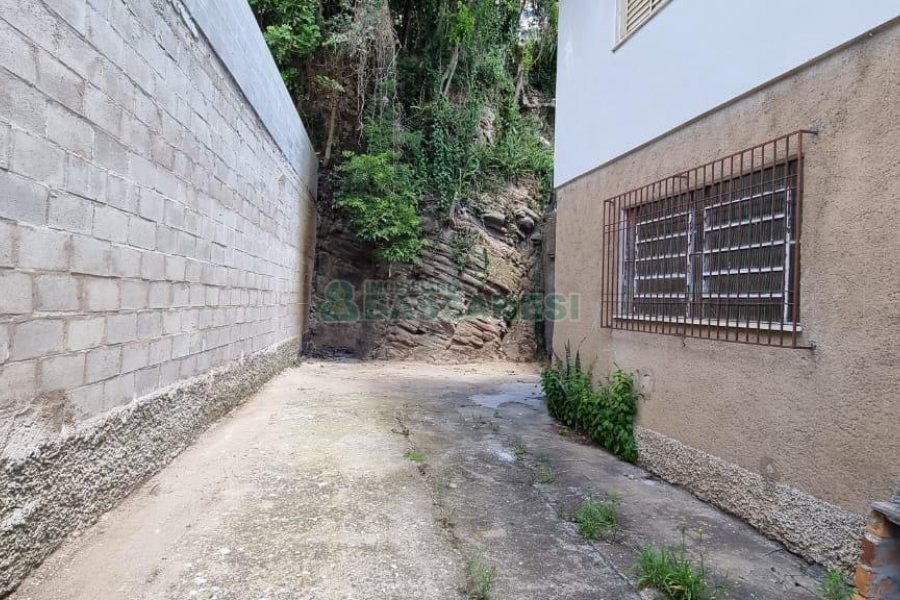 Casa com 100m², 3 dormitórios, 1 vaga, no bairro São Leopoldo em Caxias do Sul para Alugar