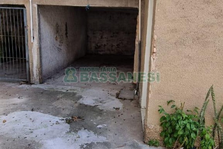 Casa com 100m², 3 dormitórios, 1 vaga, no bairro São Leopoldo em Caxias do Sul para Alugar