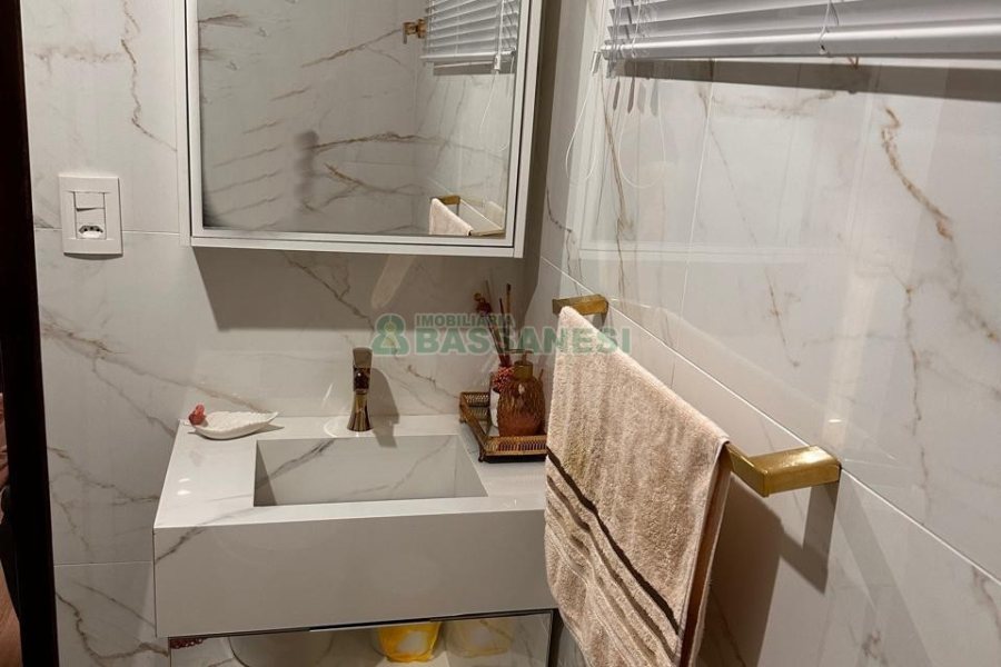 Casa com 270m², 3 dormitórios, 4 vagas, no bairro Nossa Senhora de Lourdes em Caxias do Sul para Alugar