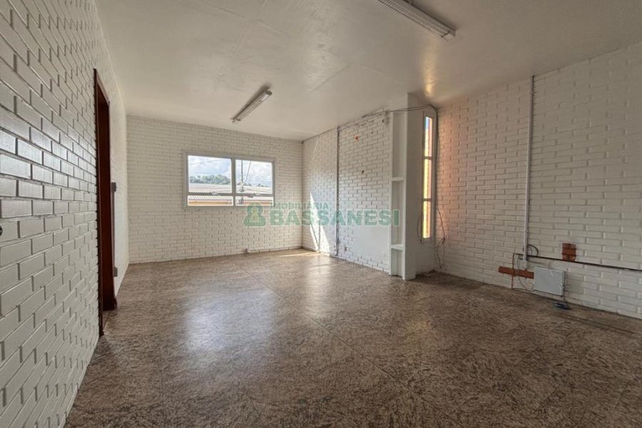 Pavilhão com 280m², no bairro São José em Caxias do Sul para Alugar