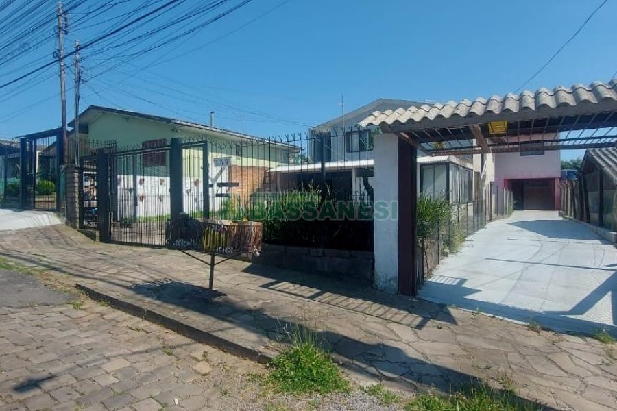 Casa com 100m², 3 dormitórios, 1 vaga, no bairro Kayser em Caxias do Sul para Alugar