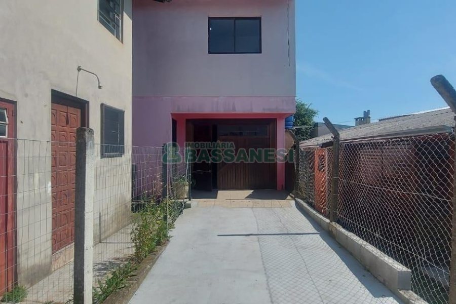 Casa com 100m², 3 dormitórios, 1 vaga, no bairro Kayser em Caxias do Sul para Alugar