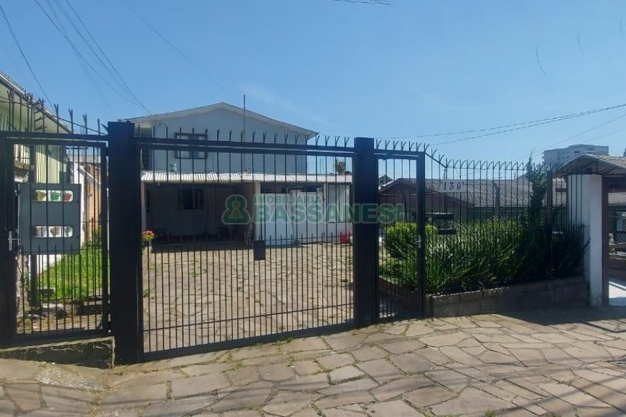 Casa com 100m², 3 dormitórios, 1 vaga, no bairro Kayser em Caxias do Sul para Alugar