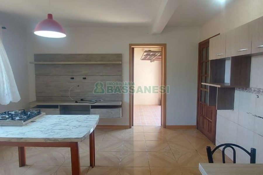 Casa com 100m², 3 dormitórios, 1 vaga, no bairro Kayser em Caxias do Sul para Alugar