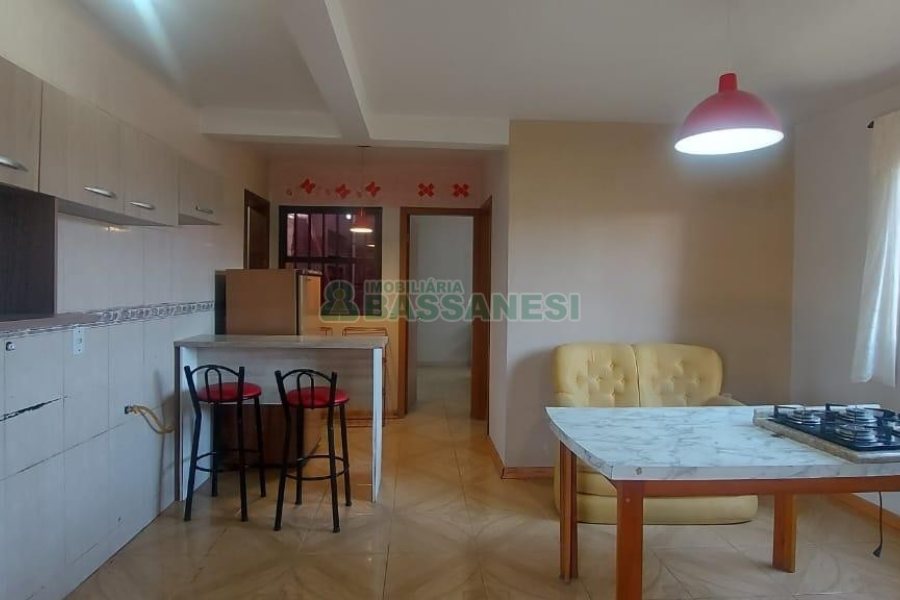 Casa com 100m², 3 dormitórios, 1 vaga, no bairro Kayser em Caxias do Sul para Alugar