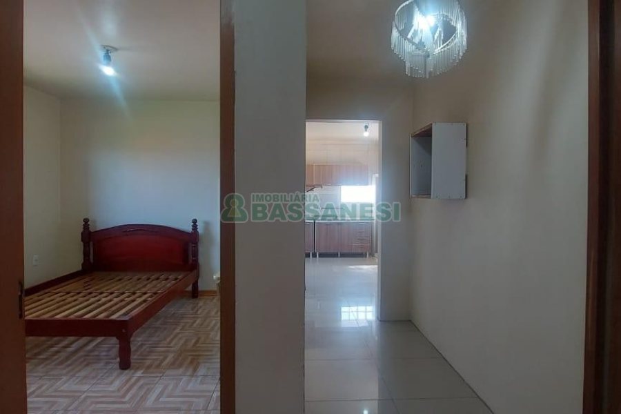 Casa com 100m², 3 dormitórios, 1 vaga, no bairro Kayser em Caxias do Sul para Alugar