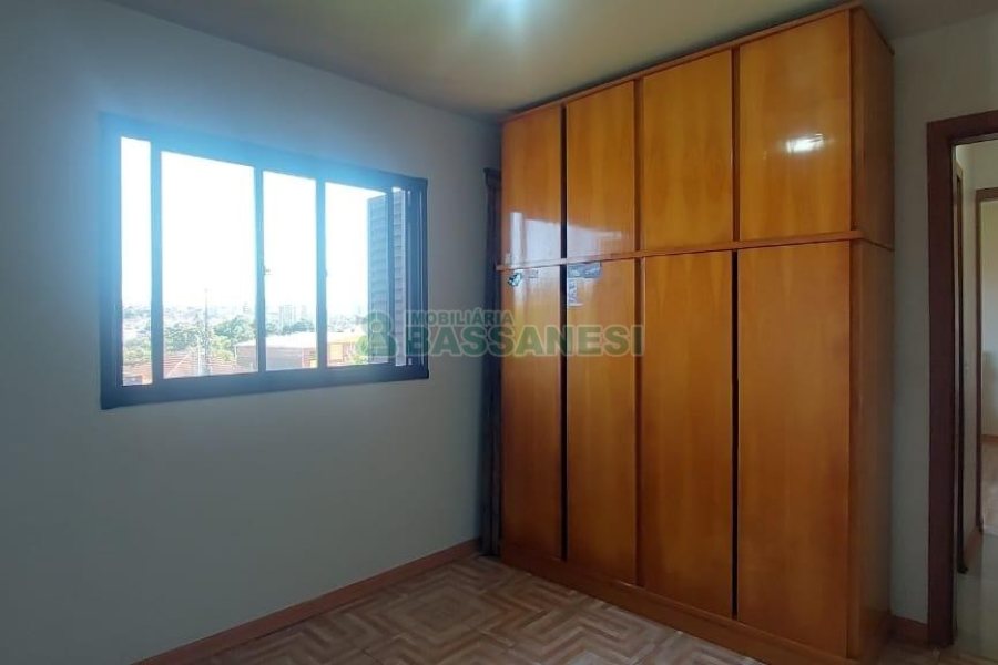 Casa com 100m², 3 dormitórios, 1 vaga, no bairro Kayser em Caxias do Sul para Alugar