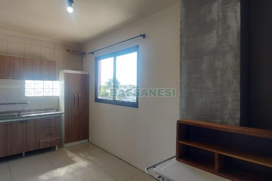 Casa com 100m², 3 dormitórios, 1 vaga, no bairro Kayser em Caxias do Sul para Alugar